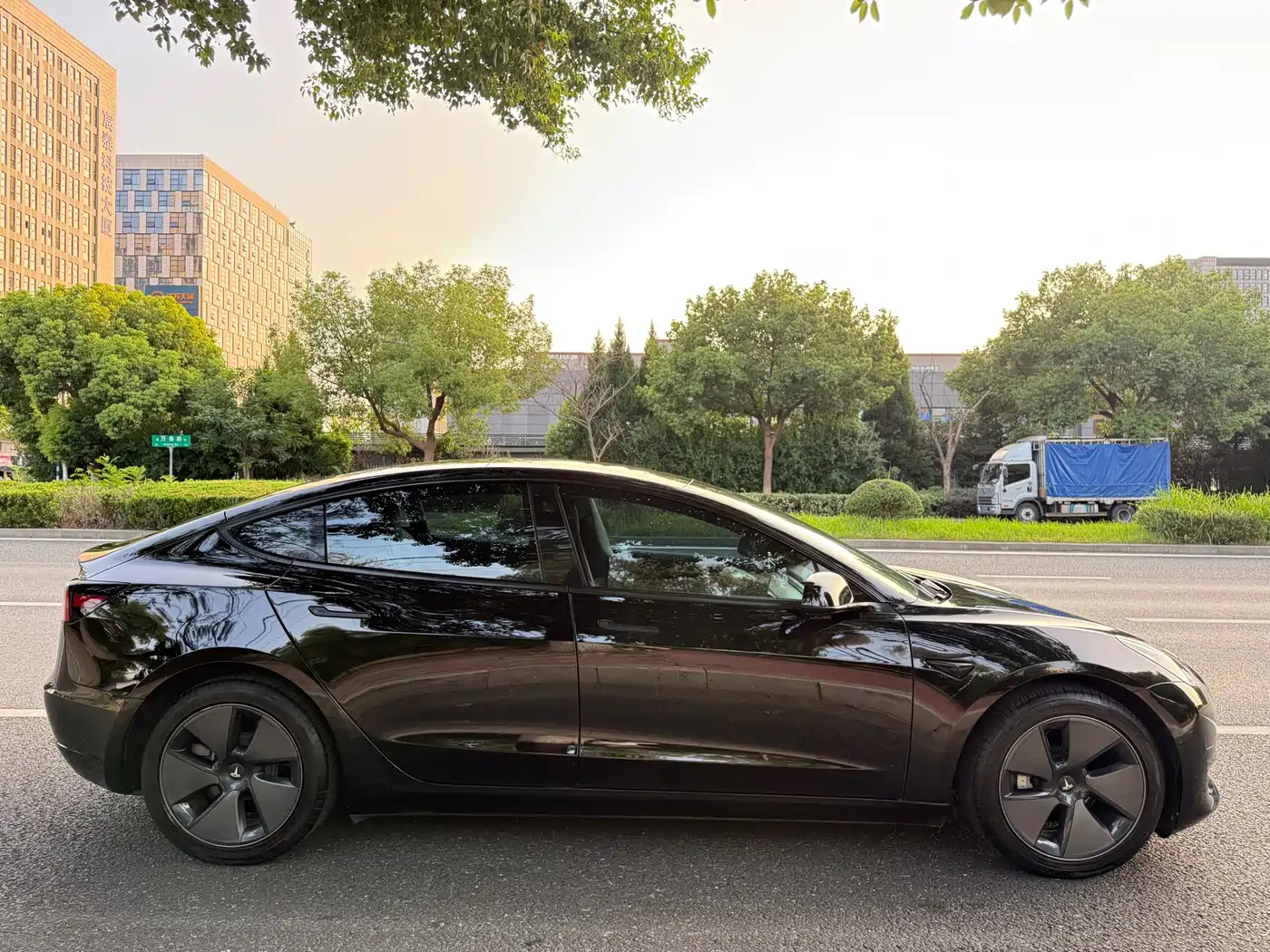 Фото 6 - Tesla Model 3