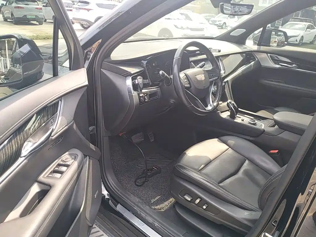 Photo 16 - Cadillac XT6
