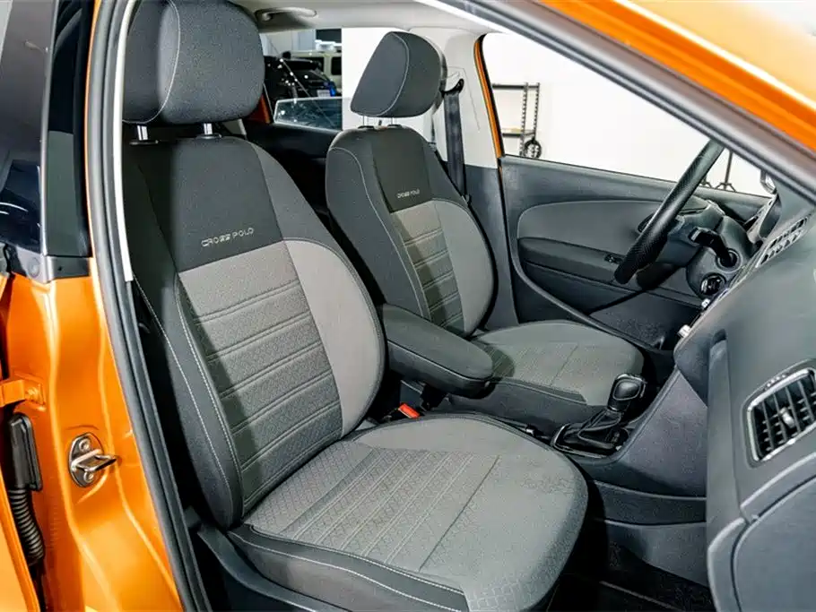 Volkswagen Polo 2016 1.6L Cross Polo Automatic фото 18
