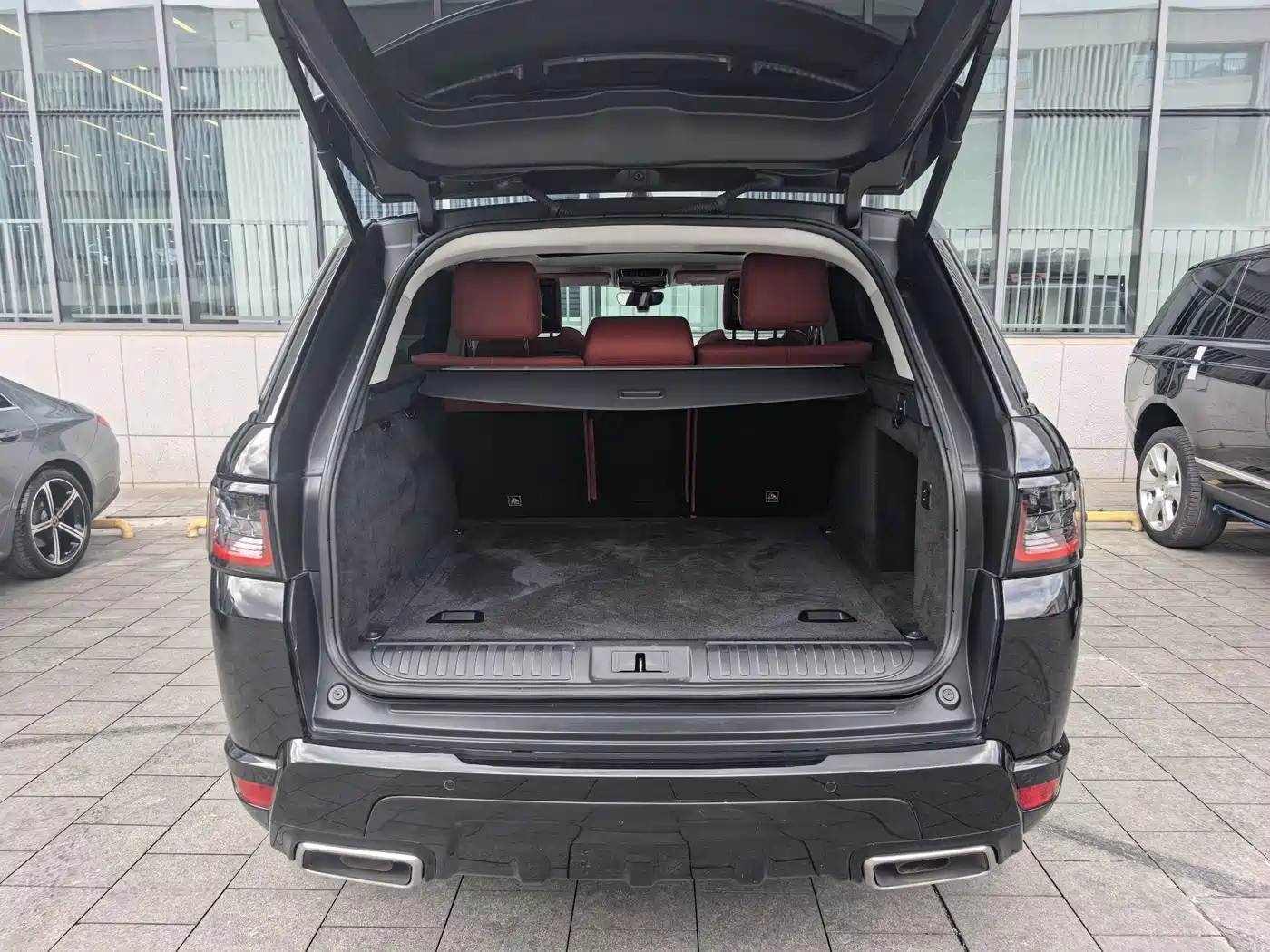 Land Rover Range Rover Sport 2022 3.0 L6 Gloss Black Edition фото 25