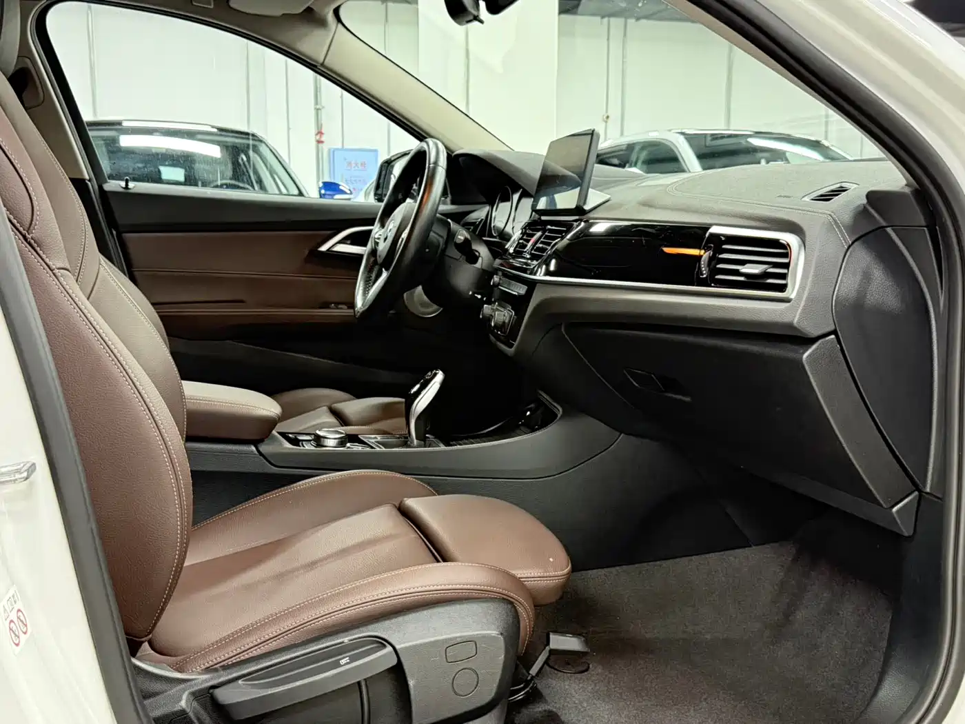 BMW 1 Series 2023 120i M Sport Shadow Edition фото 19