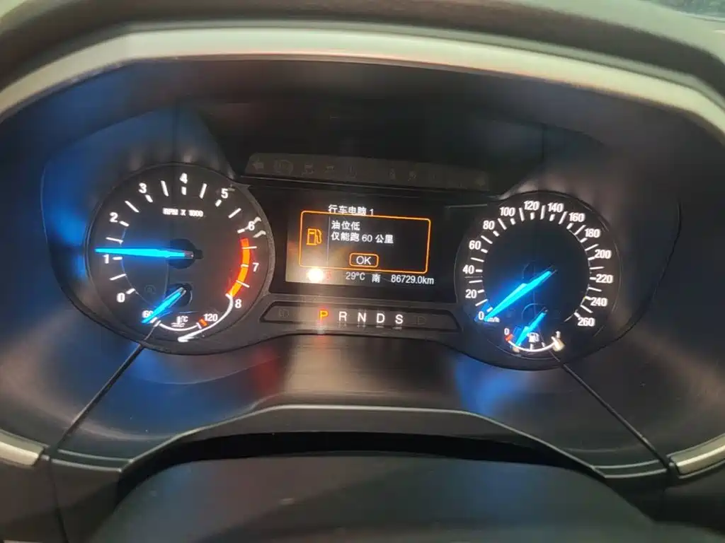 Фото 12 - Ford Edge