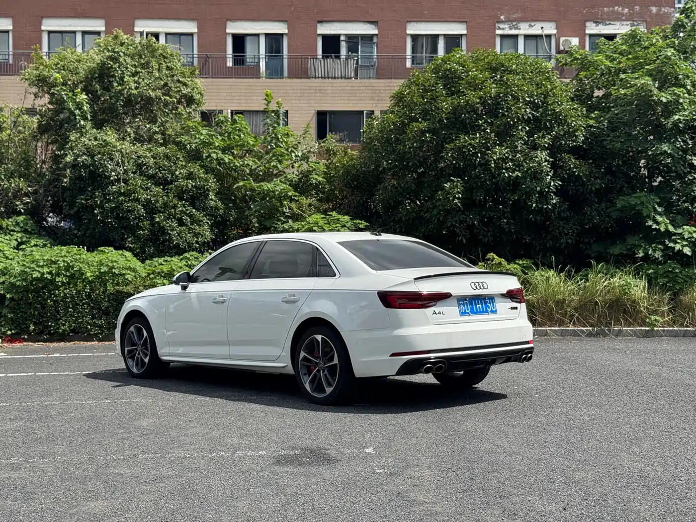 Фото 5 - Audi A4L