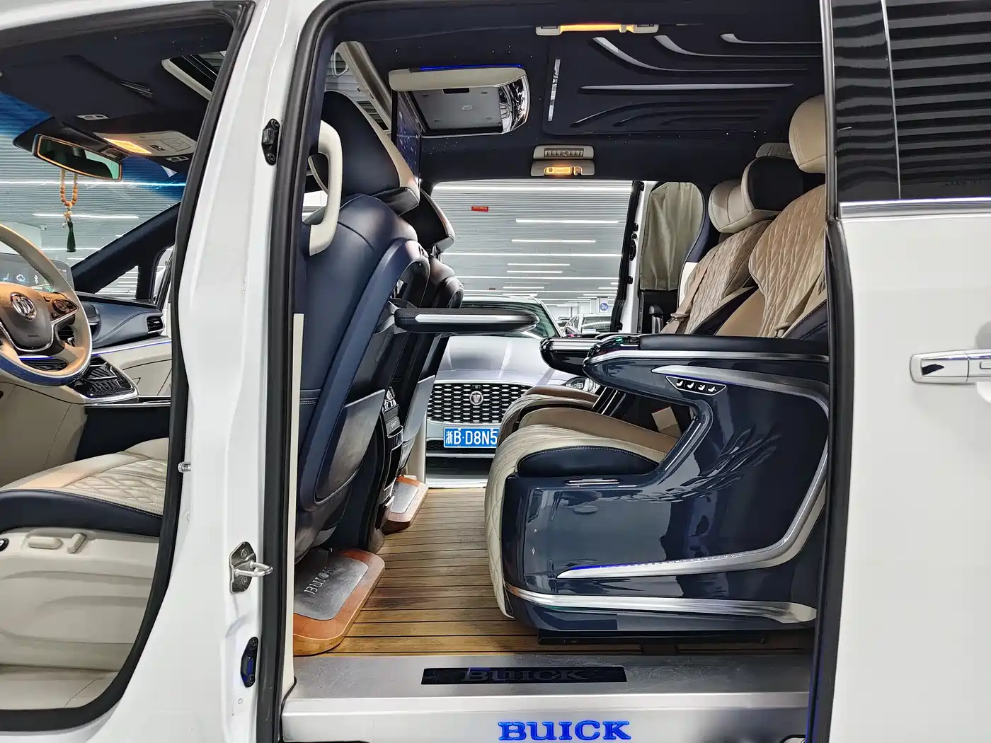 Buick GL8 2021 Land Business Class 652T Luxury фото 6