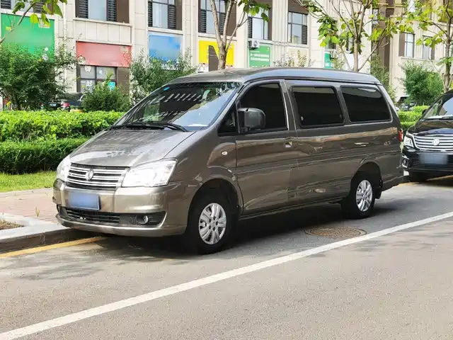 Dongfeng Fengxing Lingzhi 2019 Facelift M3L 1.6L 7-seat Standard Model