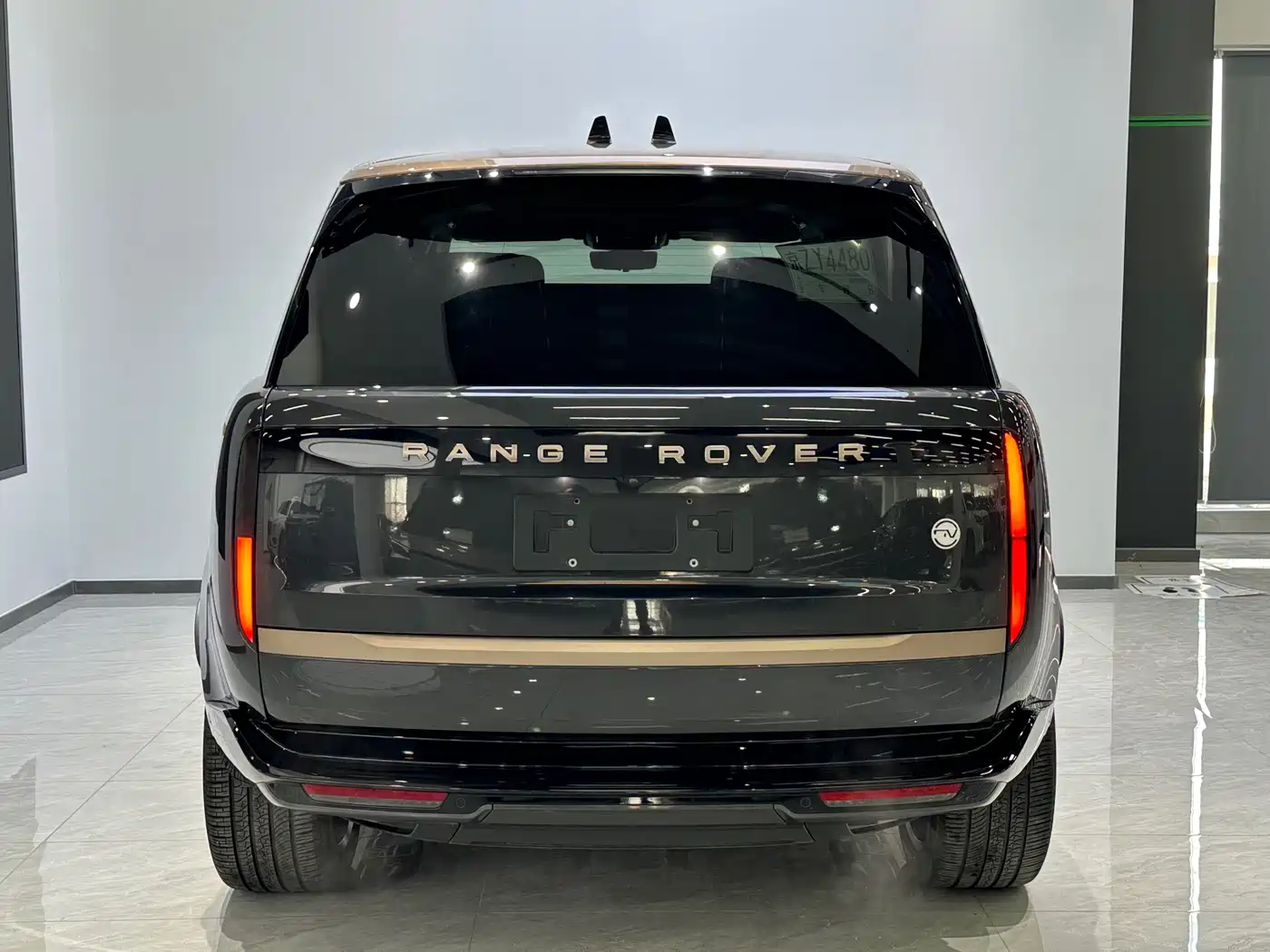 Land Rover Range Rover 2024 3.0 L6 400PS SV Honor Genesis Extended фото 5