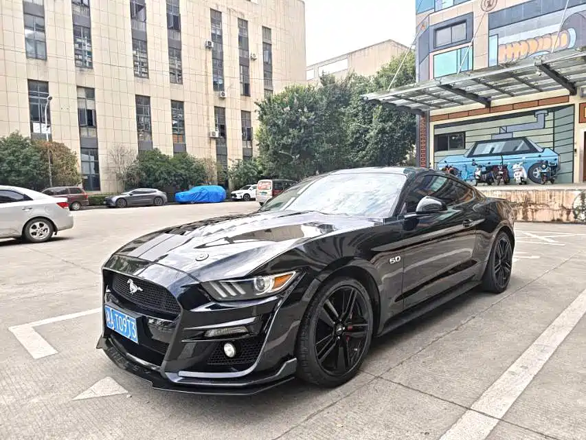 Фото 1 - Ford Mustang