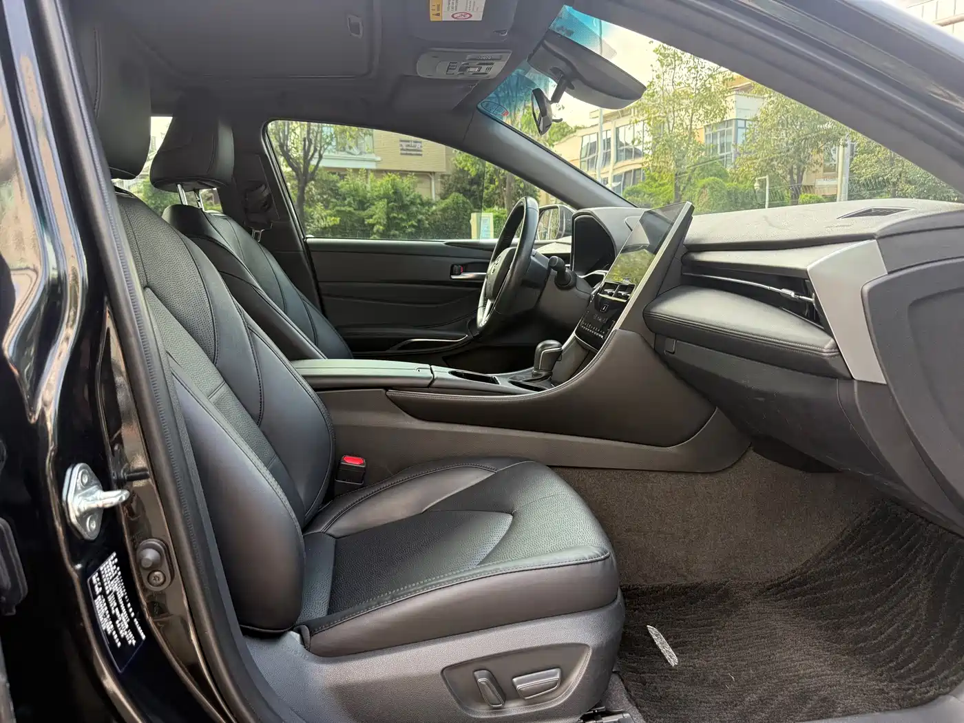 Photo 10 - Toyota Avalon