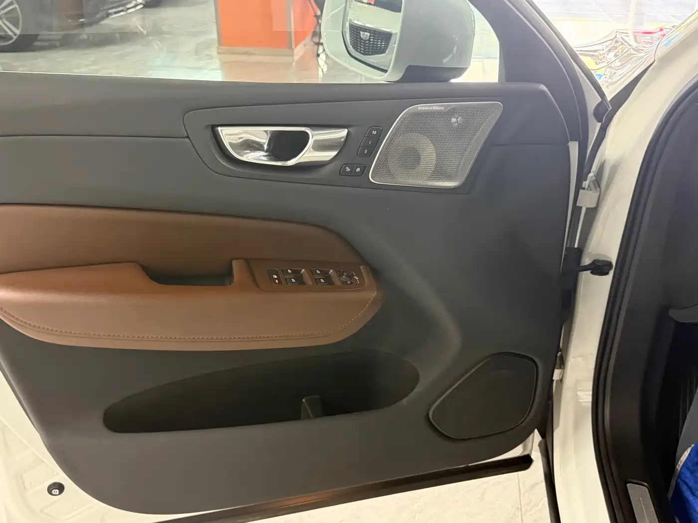 Volvo XC60 Plug-in Hybrid 2021 2021 T8 E-Drive Hybrid Inscription Luxury
