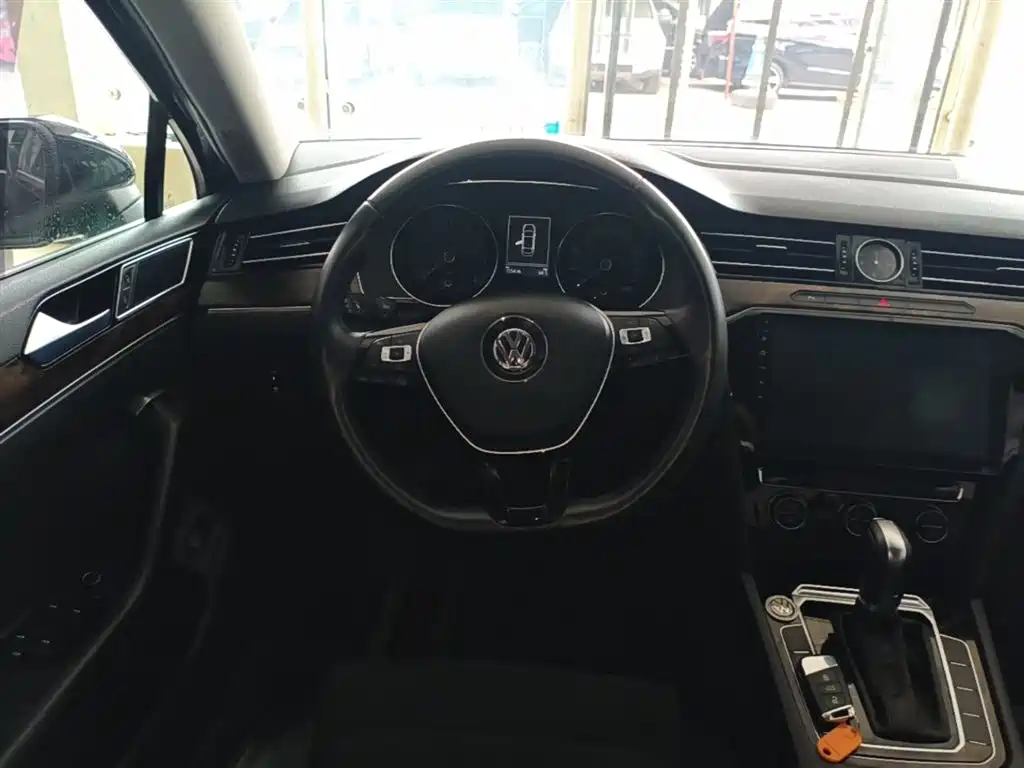 Volkswagen Magotan 2017 330TSI DSG Luxury фото 11