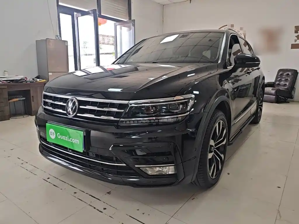 Photo 2 - Volkswagen Tiguan L