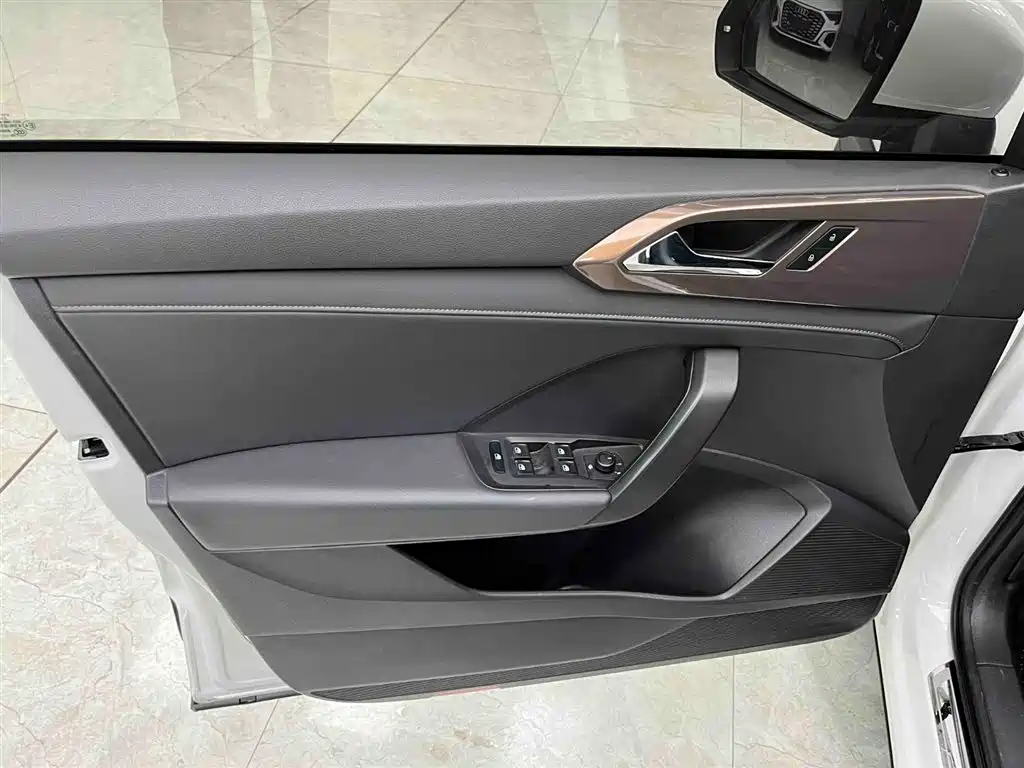 Volkswagen Tharu 2022 280TSI FWD Luxury Edition фото 10