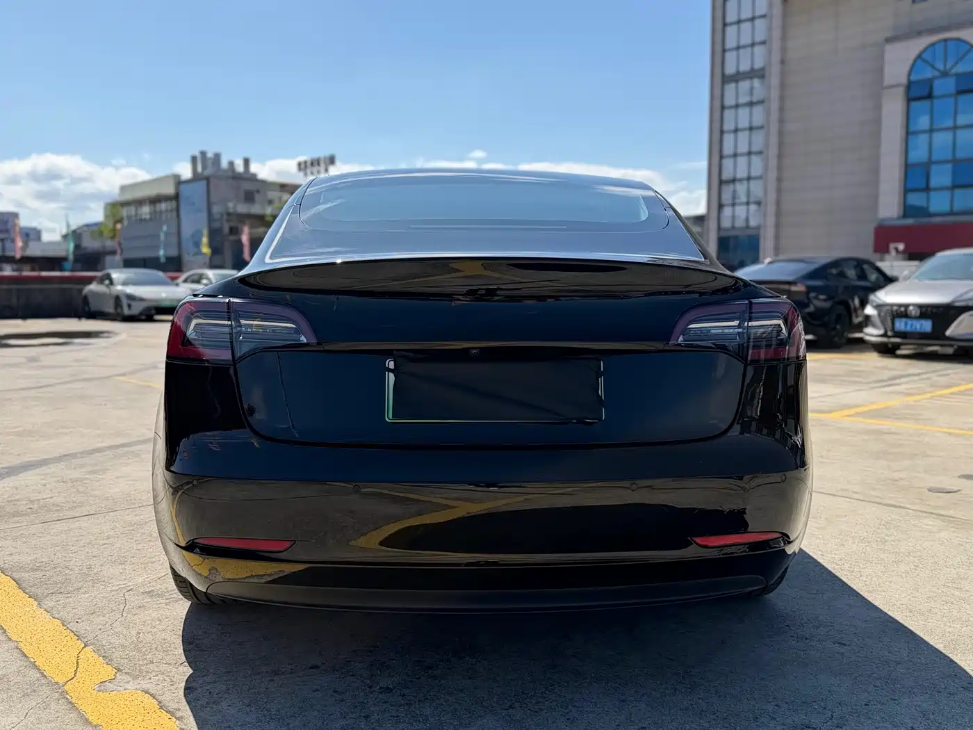 TESLA MODEL 3