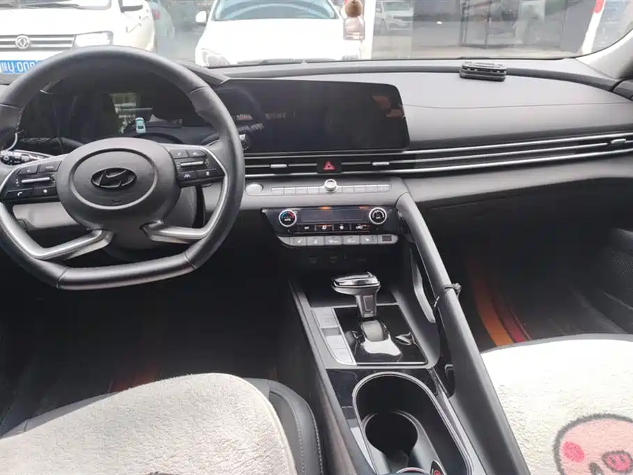 Hyundai Elantra 2023 Model 1.5L CVT LUX Premium Edition фото 12