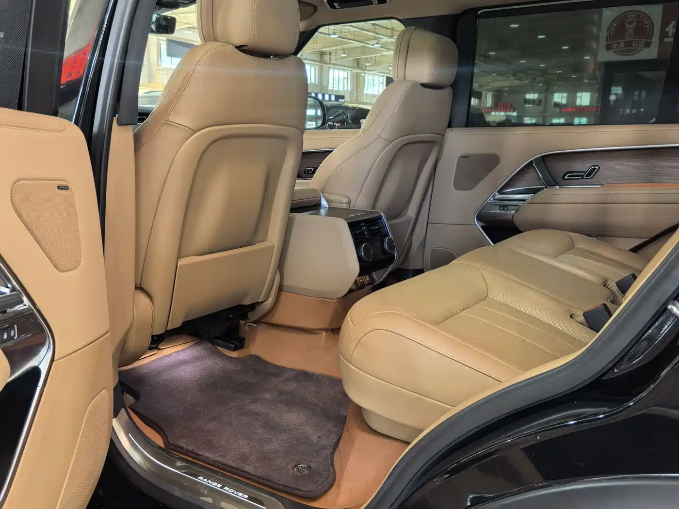 Land Rover Range Rover 2026 2026 Model 3.0 L6 400PS SE Long Wheelbase Version