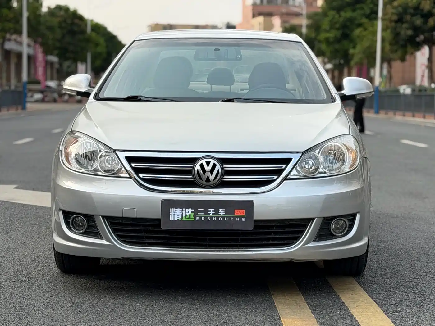 Volkswagen Lavida 2011 1.6L Automatic Pinya Edition фото 2