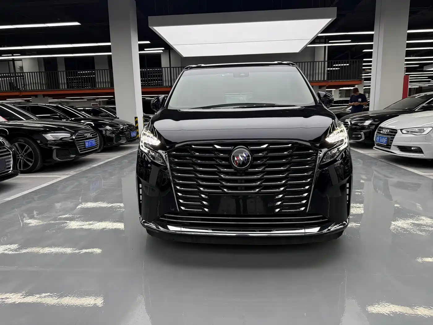 Фото 2 - Buick GL8