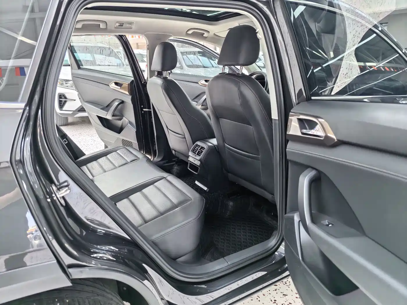 Volkswagen Tharu 2021 280TSI 2WD Luxury Plus фото 11
