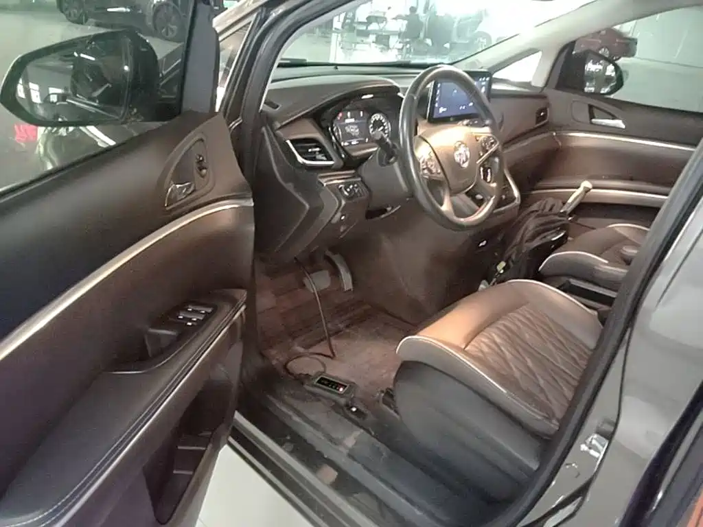 Фото 16 - Buick GL8