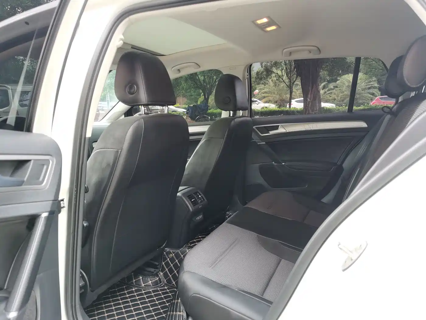 Volkswagen Golf 2019 1.6L Auto Comfort (China V) фото 8