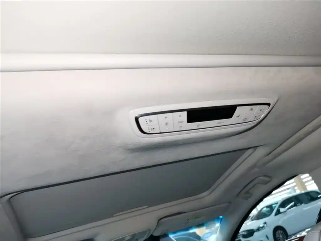 Buick GL8 2017 28T Avenir China V фото 18