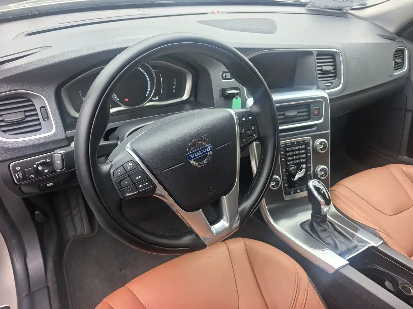 Фото 10 - Volvo S60