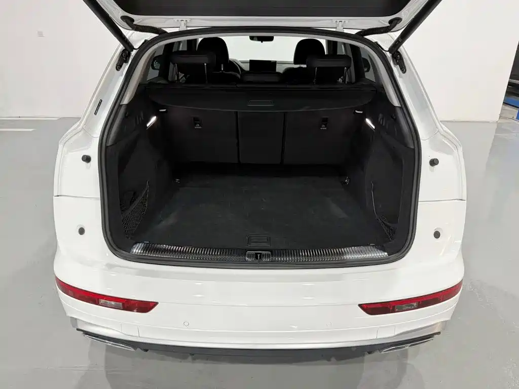 Фото 6 - Audi Q5L