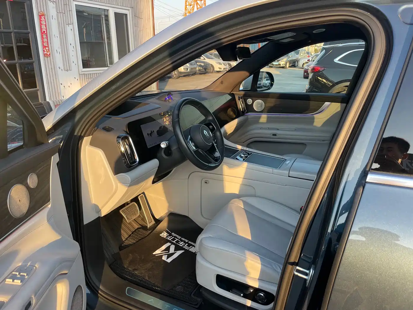 AITO Wenjie AITO M9 2024 Range Extender Ultra 52kWh 6-seater фото 9
