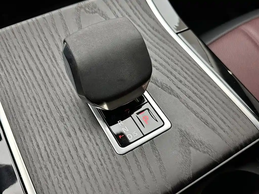 Land Rover Range Rover Evoque 2024 Range Rover Evoque L 249PS Light Master Edition фото 16