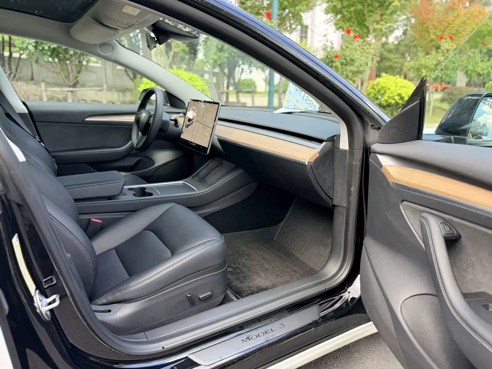 Фото 10 - Tesla Model 3