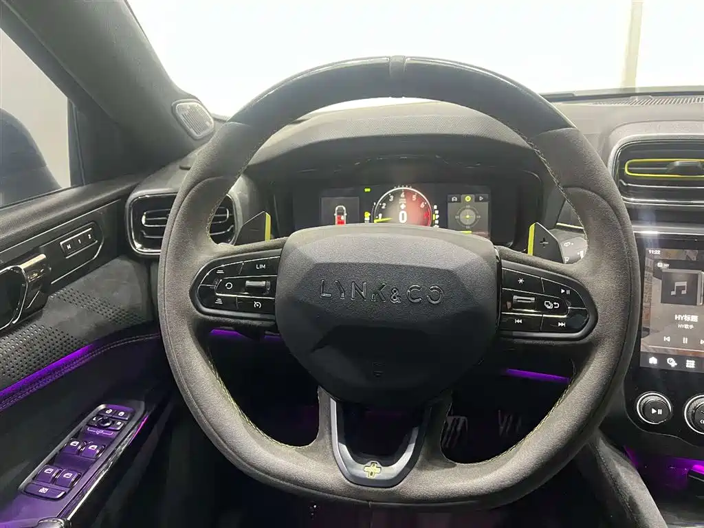 Lynk & Co 03 2022 03+ 2.0TD Auto Performance Package фото 10