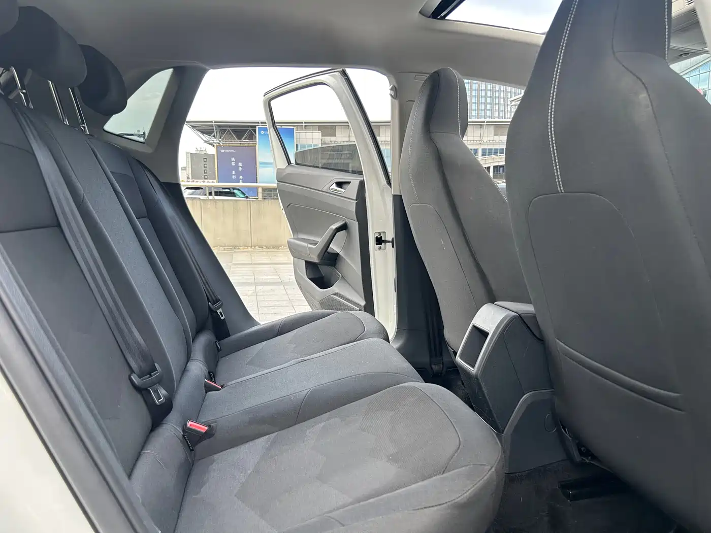 Volkswagen Polo 2019 Plus 1.5L Automatic Panorama Enjoyment Edition фото 9