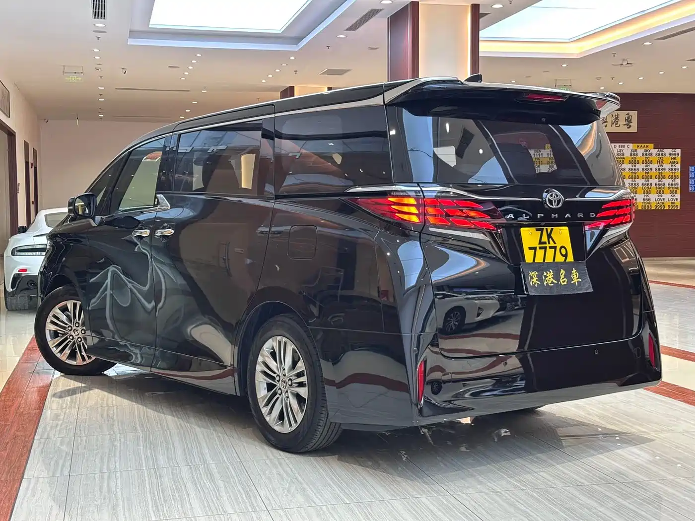 Toyota Alphard 2025 Hybrid 2.5L Prestige Gold Edition фото 6