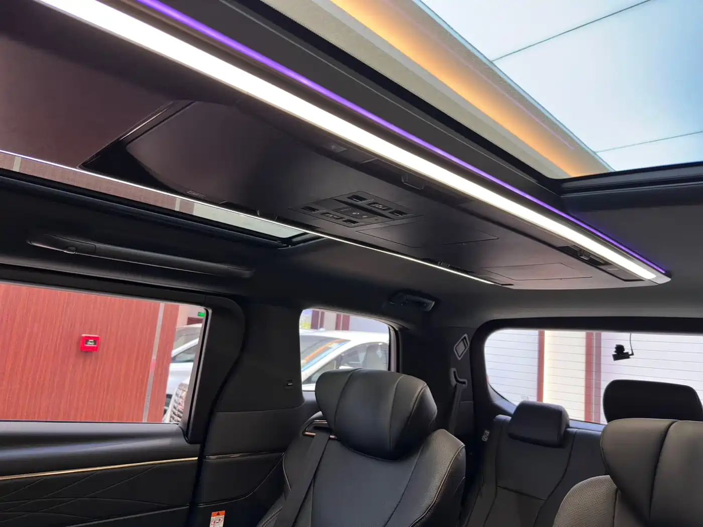 Toyota Alphard 2025 Hybrid 2.5L Prestige Gold Edition фото 15