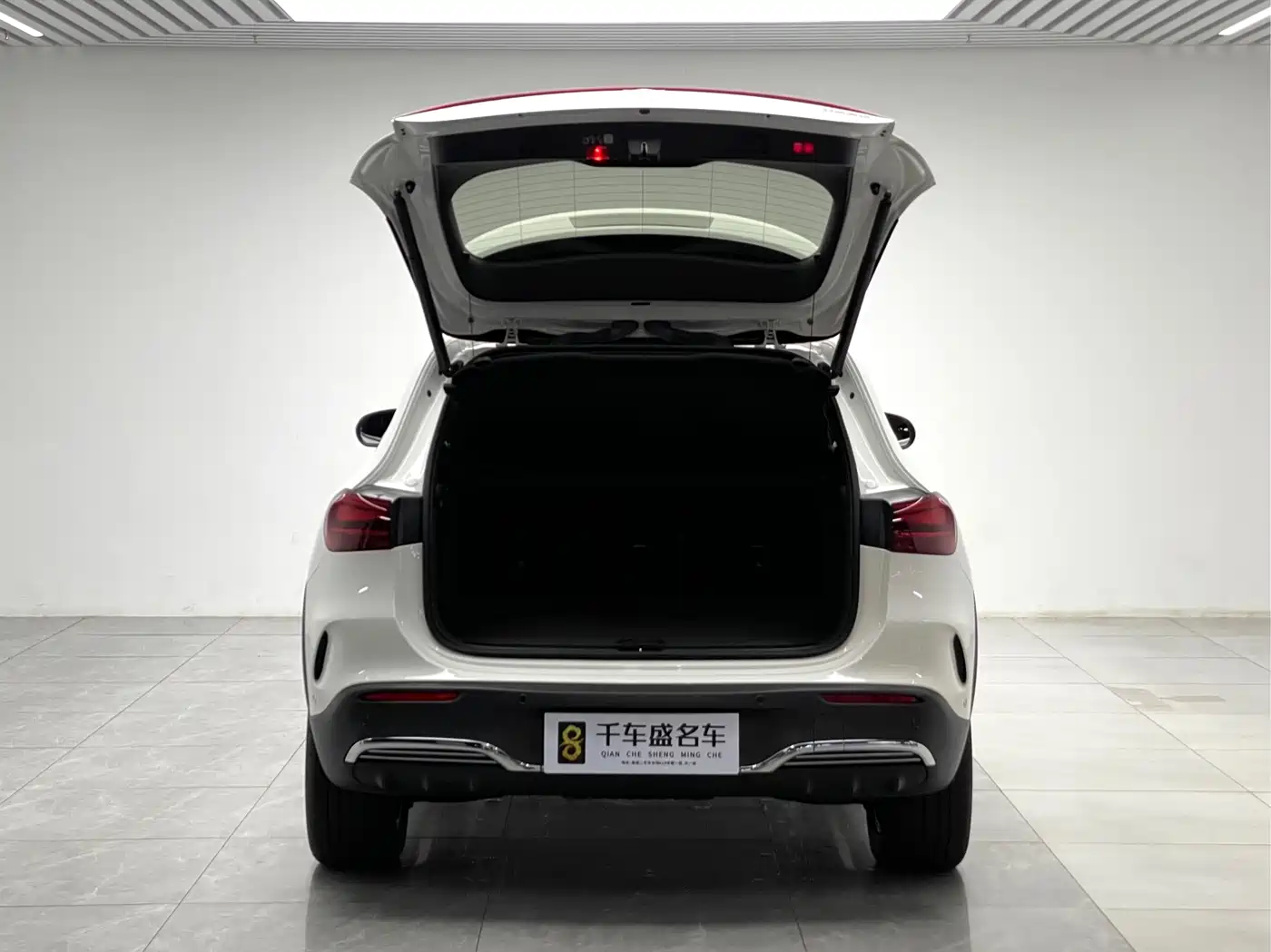 Photo 10 - Mercedes-Benz EQA