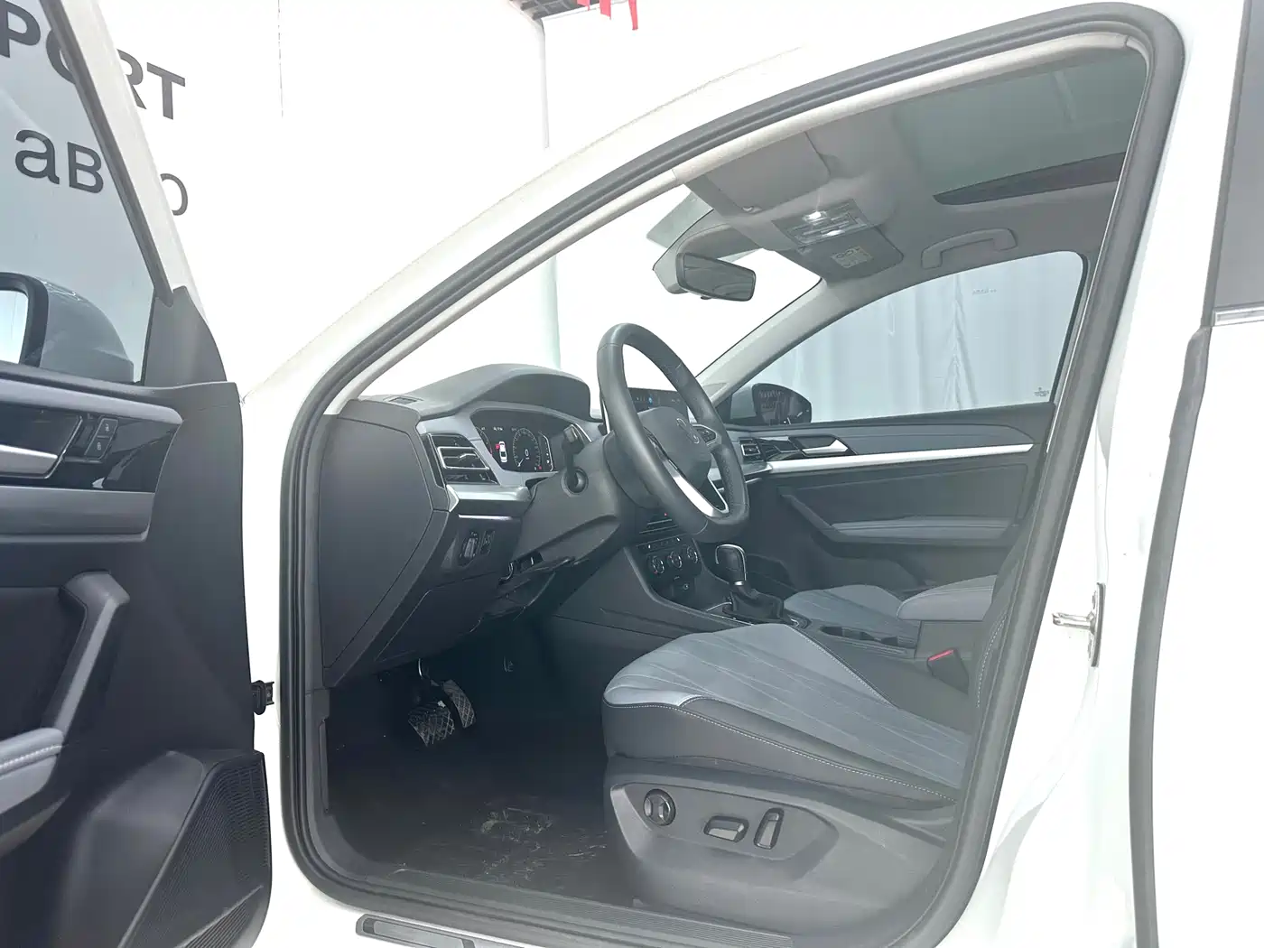 Volkswagen Lavida 2023 Facelift 1.5L Automatic 5 Million Edition фото 7