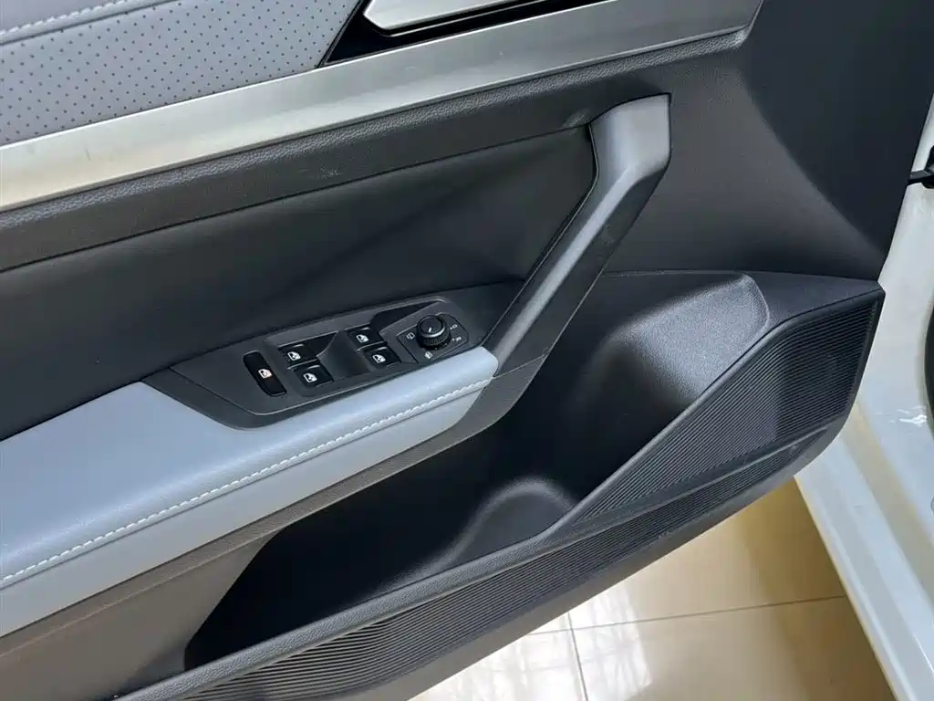 Volkswagen Lavida 2023 1.5L Auto Five Million Edition фото 7