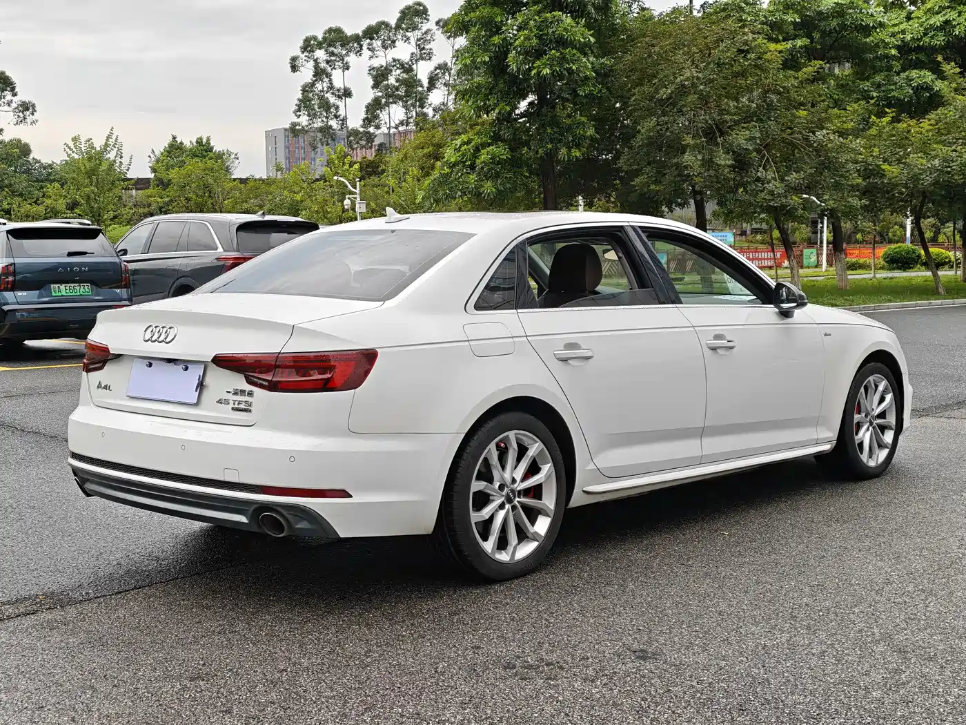 Фото 15 - Audi A4L