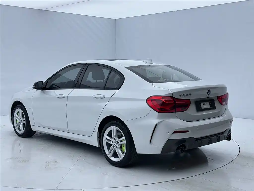 BMW 1 Series 2021 120i M Sport Shadow Edition фото 7