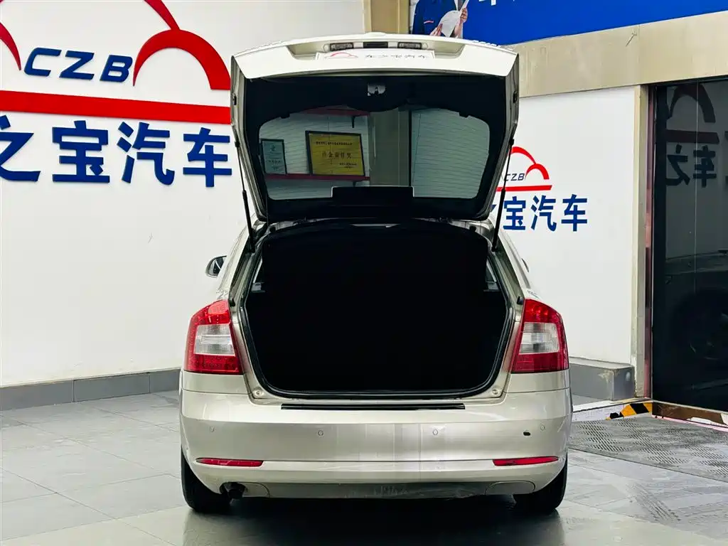Škoda Octavia 2012 1.6L Auto Yijun Edition фото 9
