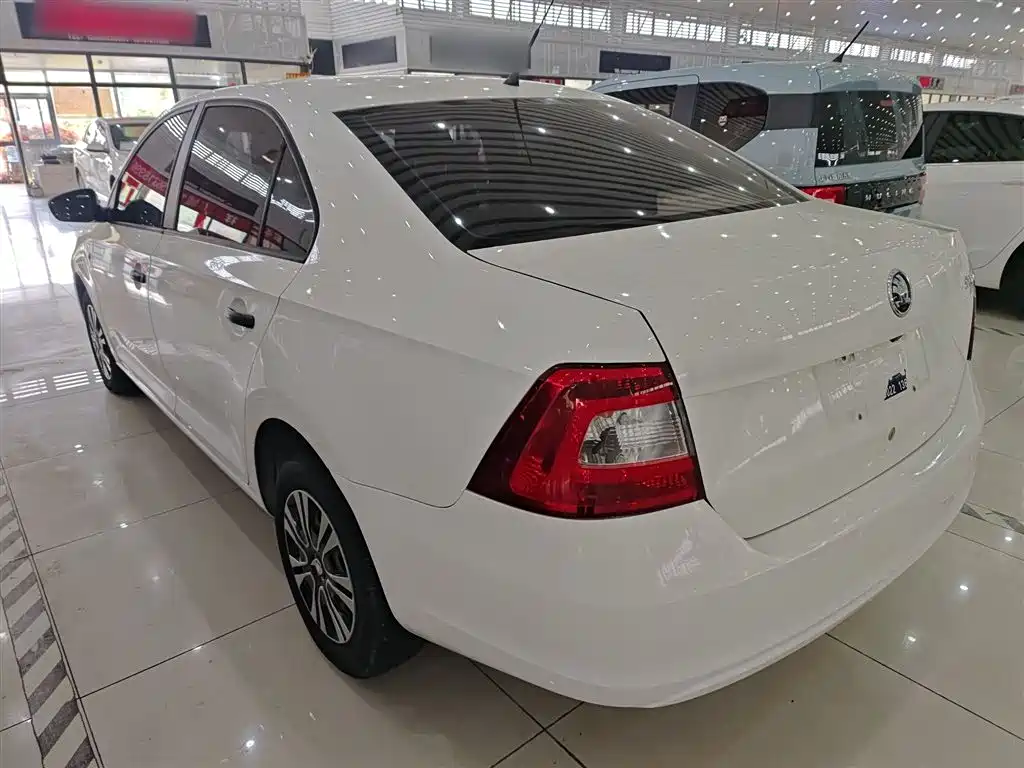 Škoda Rapid 2015 1.6L Automatic Joy Selection фото 5