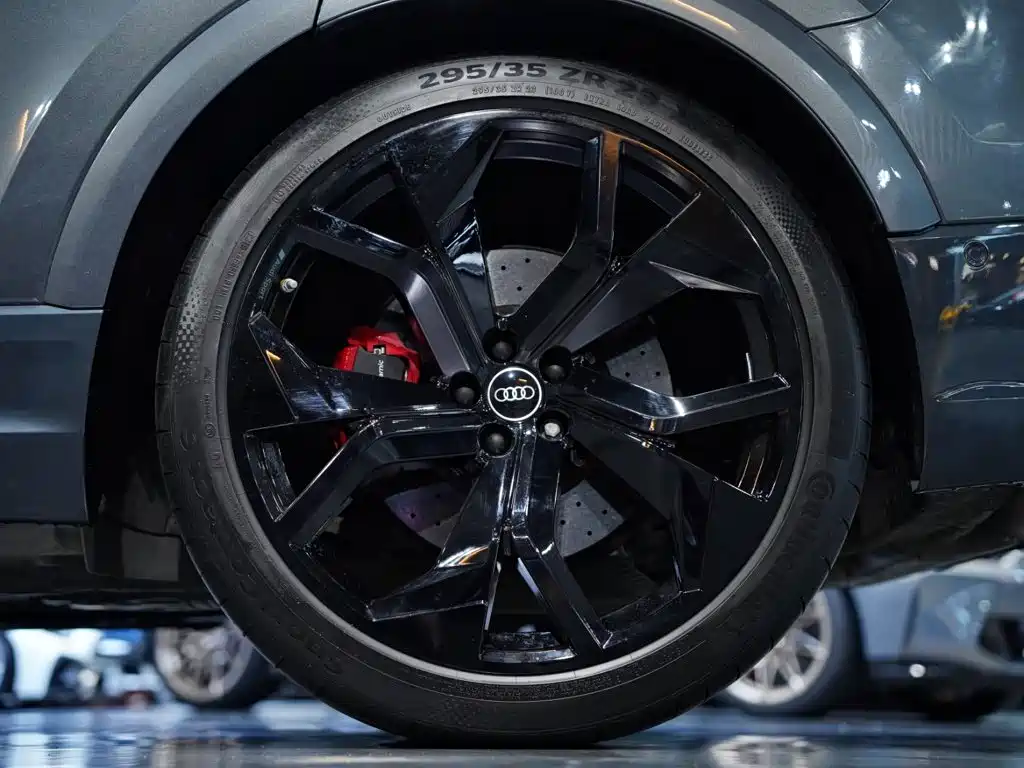 Photo 3 - Audi RS Q8