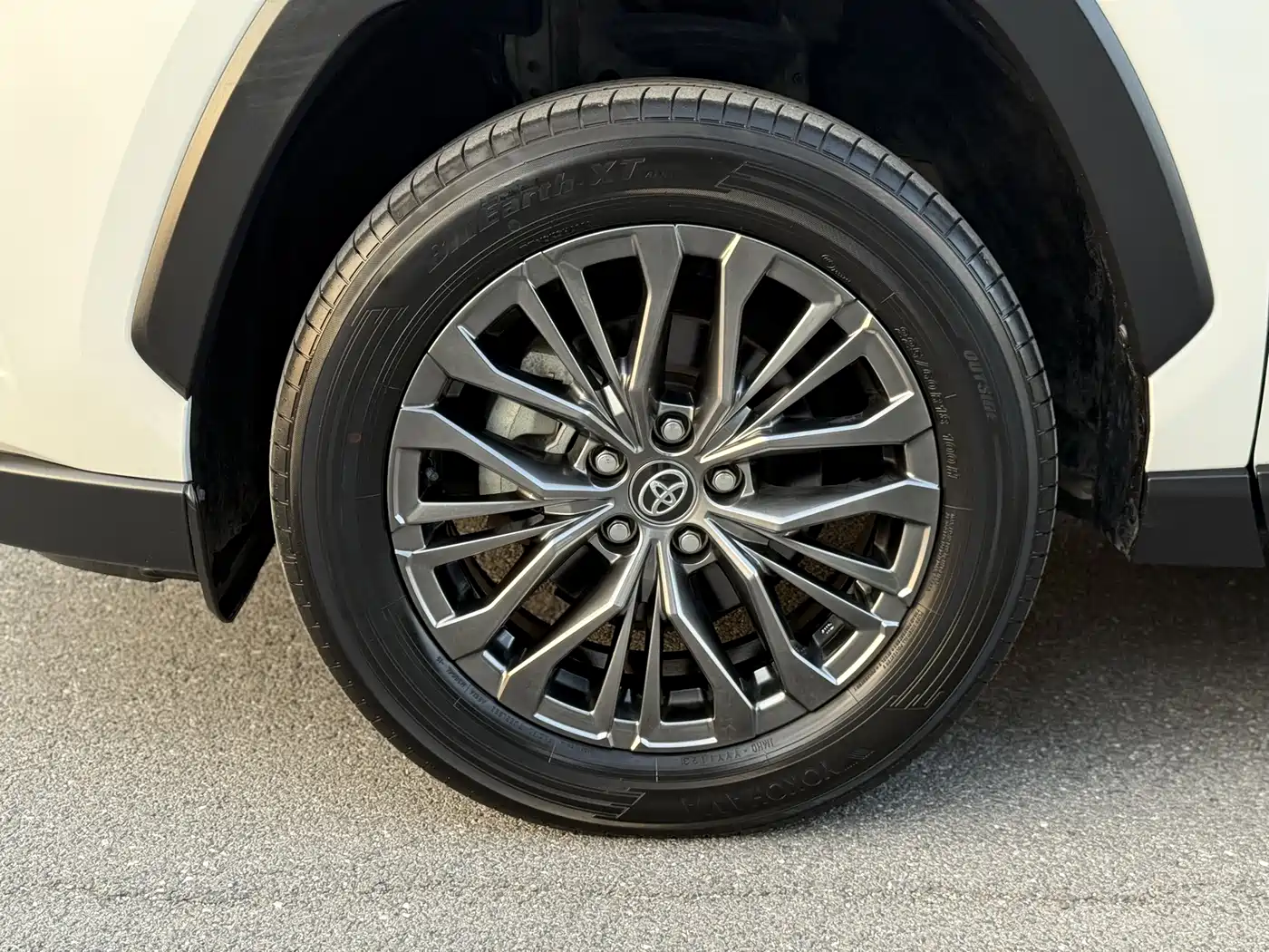 Toyota Wildlander 2023 Hybrid 2.5L E-CVT AWD Premium Edition фото 20