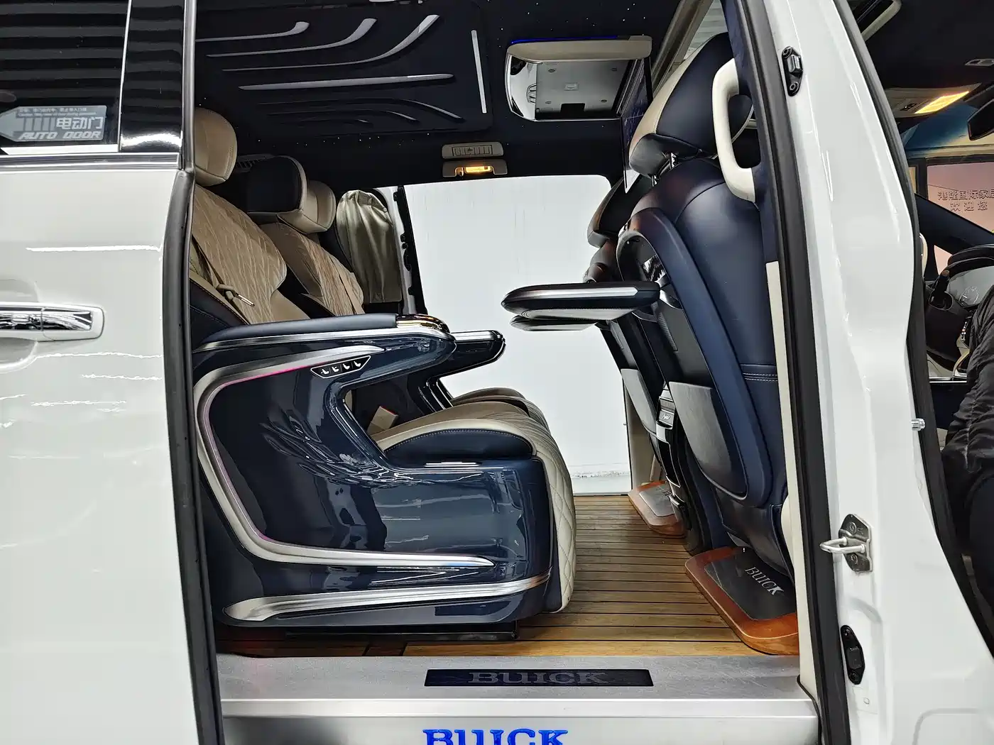 Buick GL8 2021 Land Business Class 652T Luxury фото 7