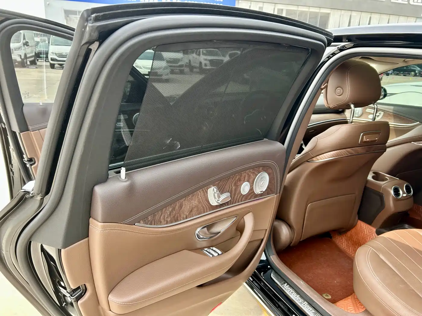 MERCEDES-BENZ E CLASS