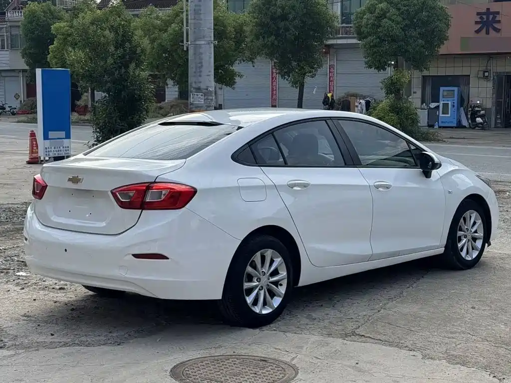 Фото 7 - Chevrolet Cruze