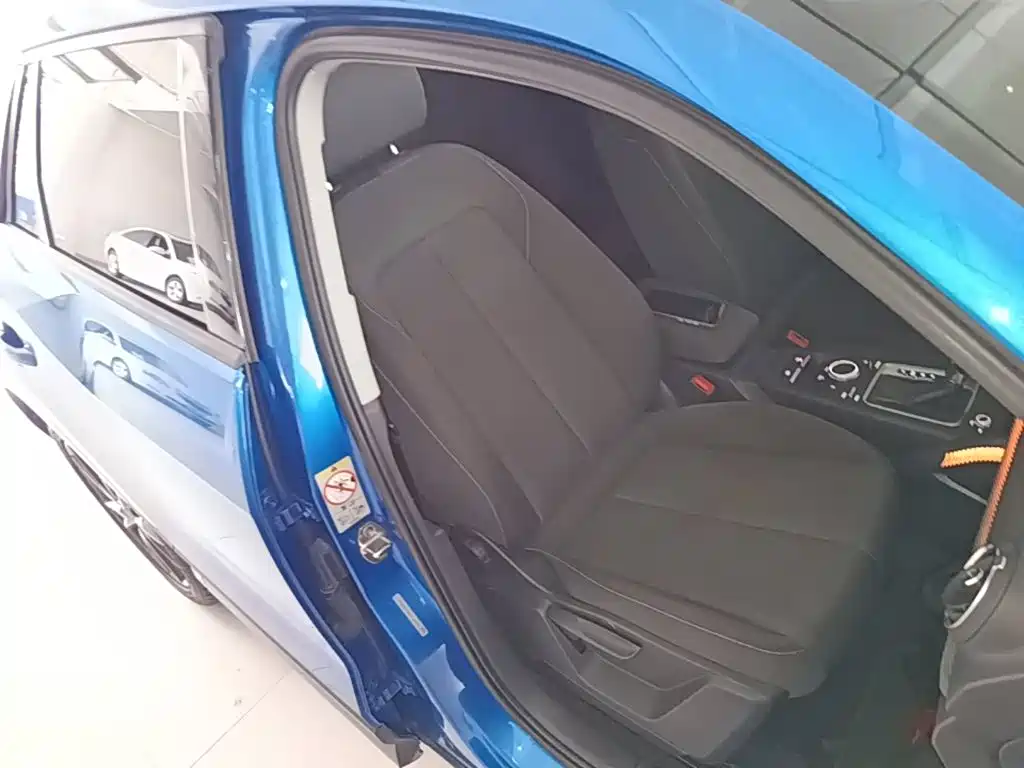 Audi Q2L 2019 2018 35 TFSI Launch Exclusive Edition China V