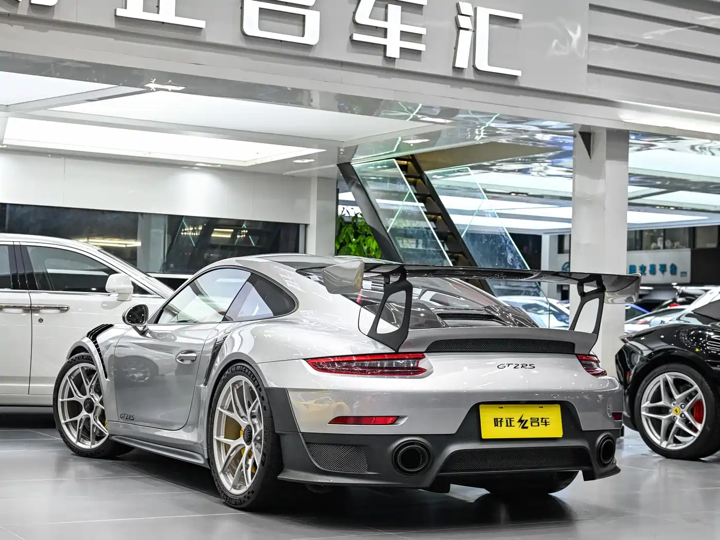 Porsche 911 2018 GT2 RS 3.8T фото 6