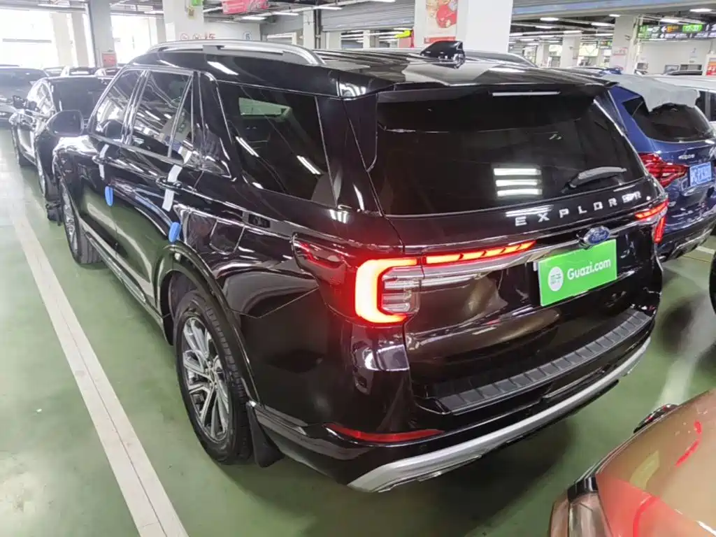 Фото 5 - Ford Explorer