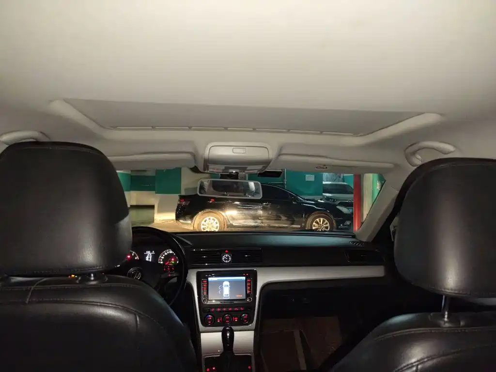 Photo 14 - Volkswagen Passat